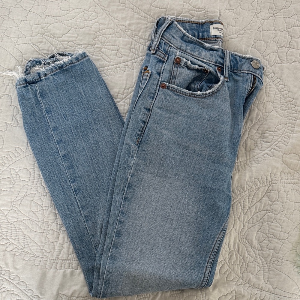 A&F Abercrombie & Fitch Ultra High-Rise Ankle Straight Jeans size 24